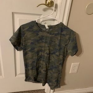 super cute army print t shirt size M